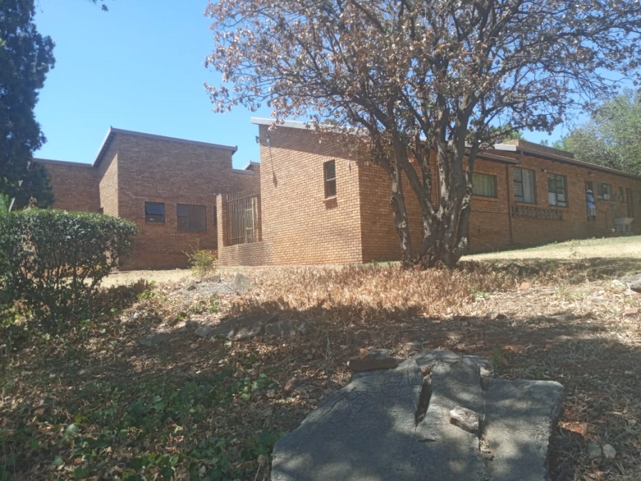 To Let 5 Bedroom Property for Rent in Raslouw A H Gauteng