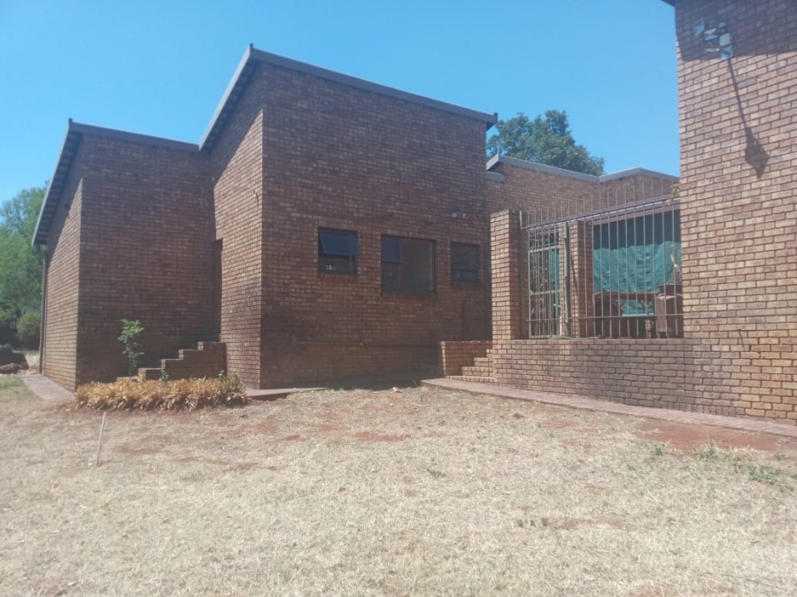 To Let 5 Bedroom Property for Rent in Raslouw A H Gauteng