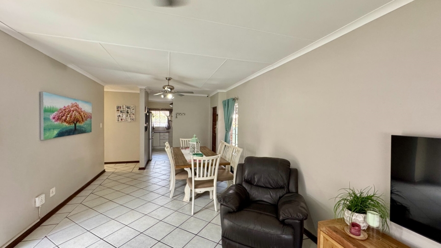 3 Bedroom Property for Sale in Die Hoewes Gauteng