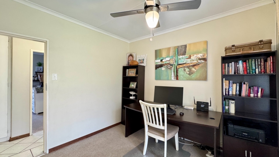 3 Bedroom Property for Sale in Die Hoewes Gauteng