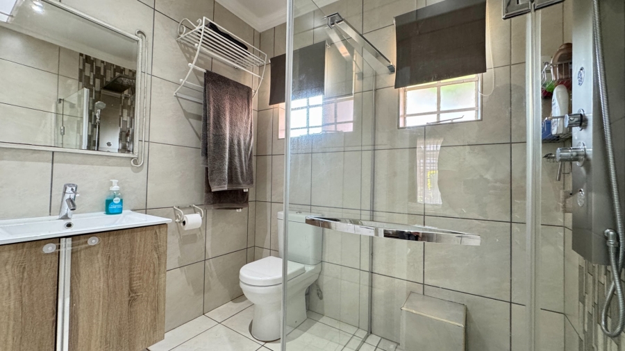 3 Bedroom Property for Sale in Die Hoewes Gauteng