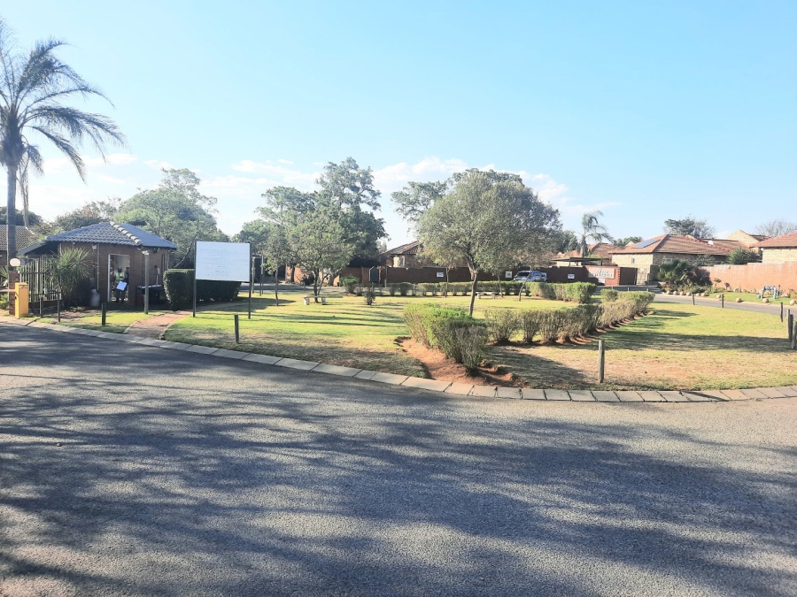 2 Bedroom Property for Sale in Wilgeheuwel Gauteng