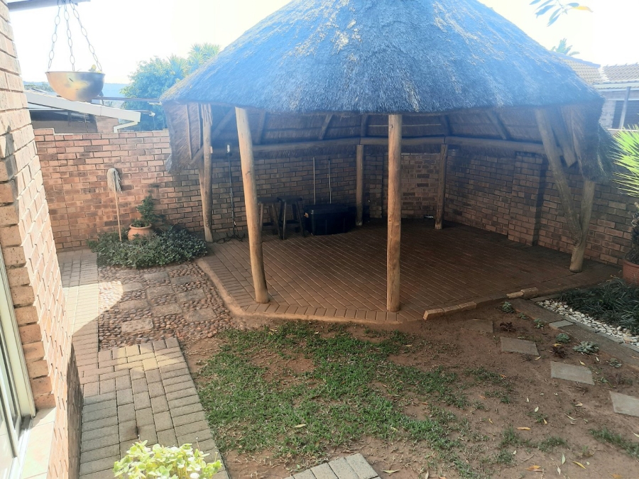 2 Bedroom Property for Sale in Wilgeheuwel Gauteng