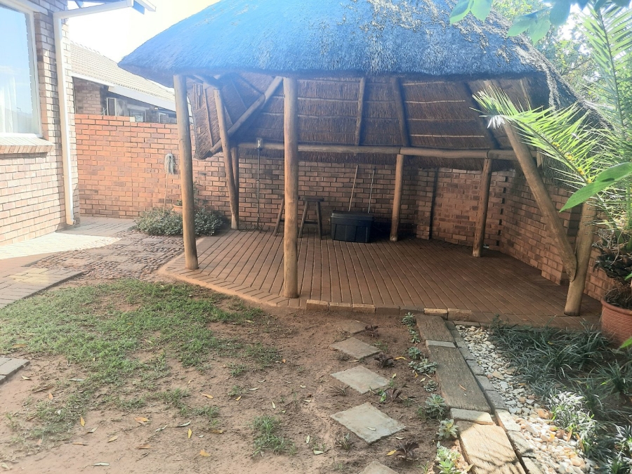 2 Bedroom Property for Sale in Wilgeheuwel Gauteng