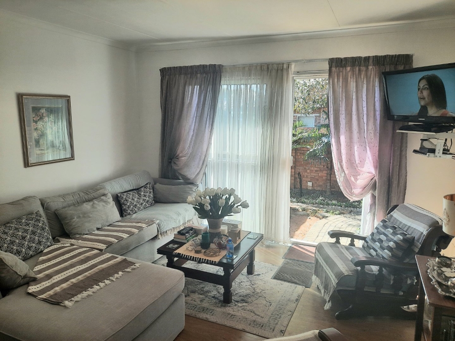 2 Bedroom Property for Sale in Wilgeheuwel Gauteng