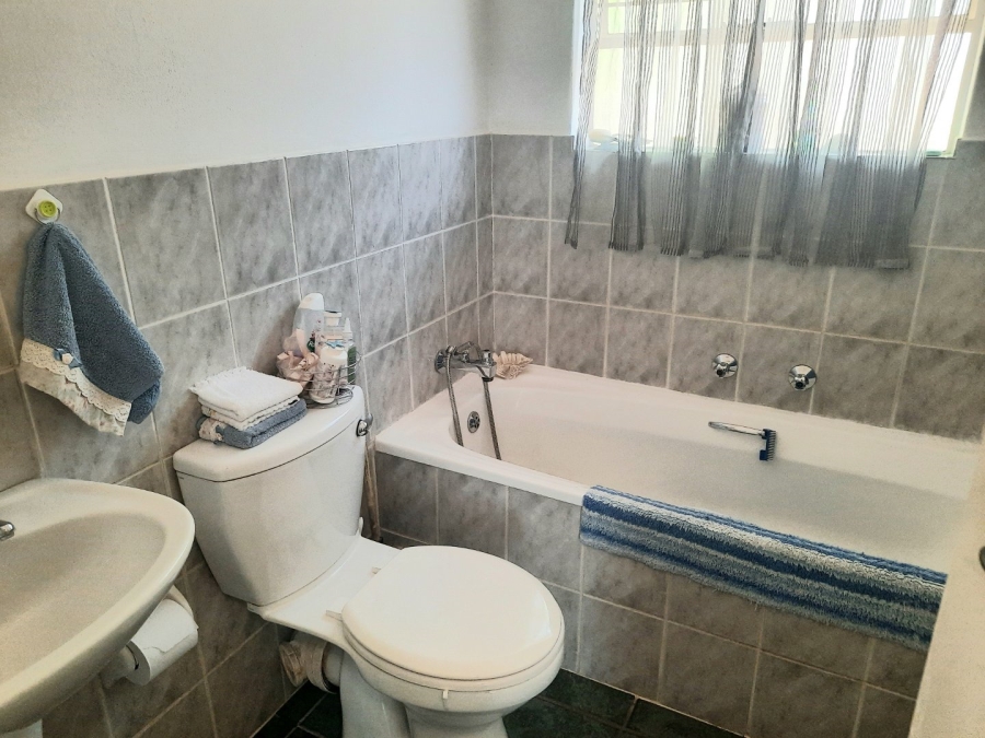 2 Bedroom Property for Sale in Wilgeheuwel Gauteng