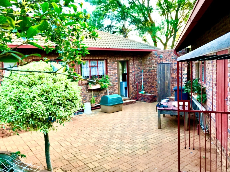 3 Bedroom Property for Sale in Elardus Park Gauteng