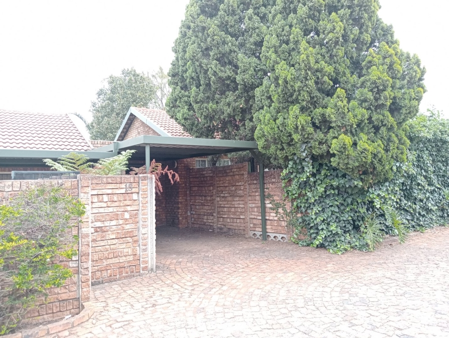 To Let 2 Bedroom Property for Rent in Highveld Gauteng