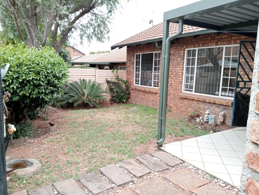 To Let 2 Bedroom Property for Rent in Highveld Gauteng