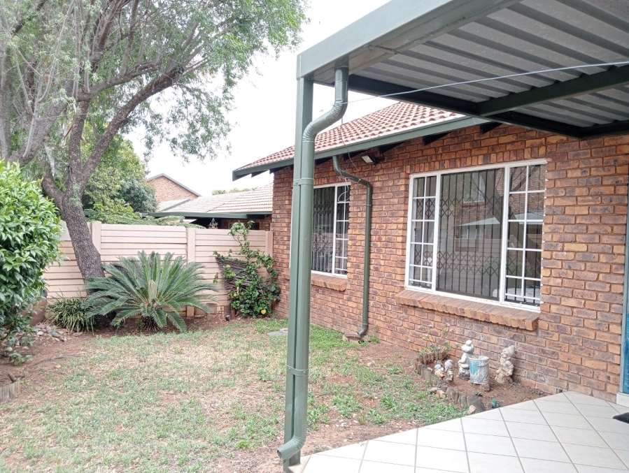 To Let 2 Bedroom Property for Rent in Highveld Gauteng