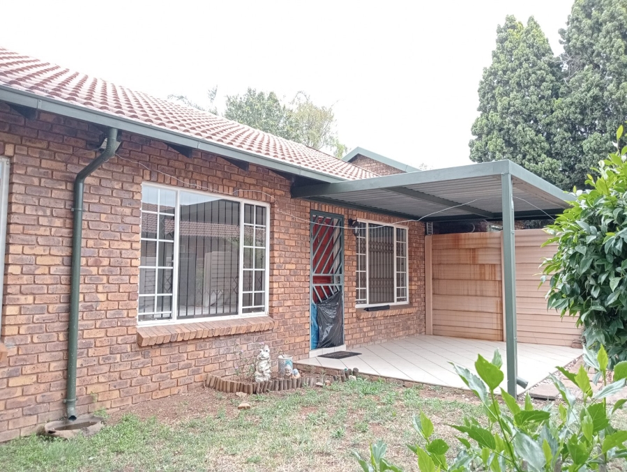 To Let 2 Bedroom Property for Rent in Highveld Gauteng