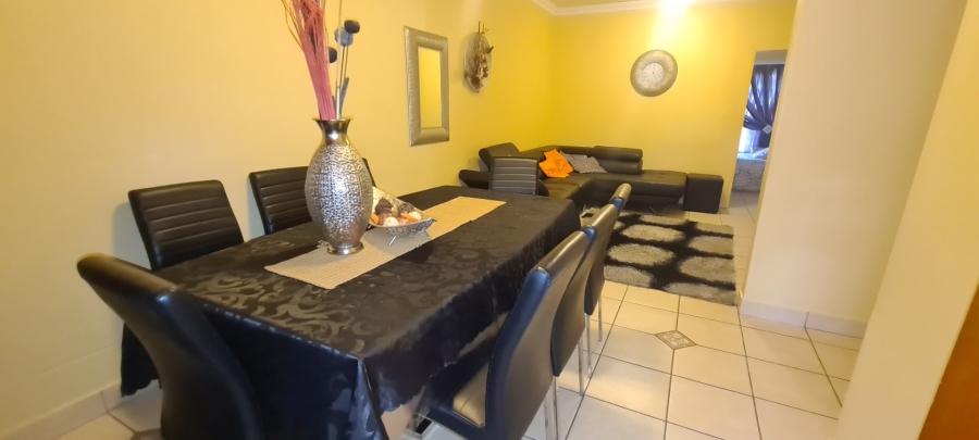 To Let 2 Bedroom Property for Rent in Erasmia Gauteng