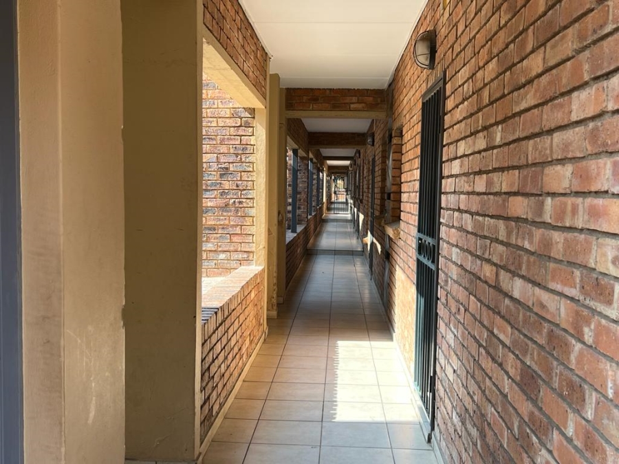 2 Bedroom Property for Sale in Grand Central Gauteng