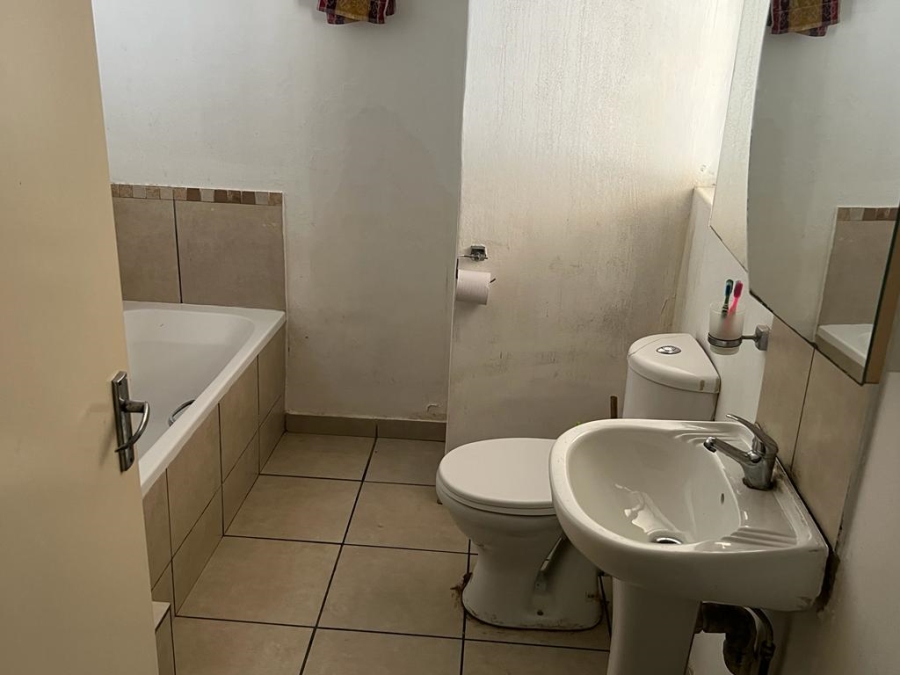 2 Bedroom Property for Sale in Grand Central Gauteng