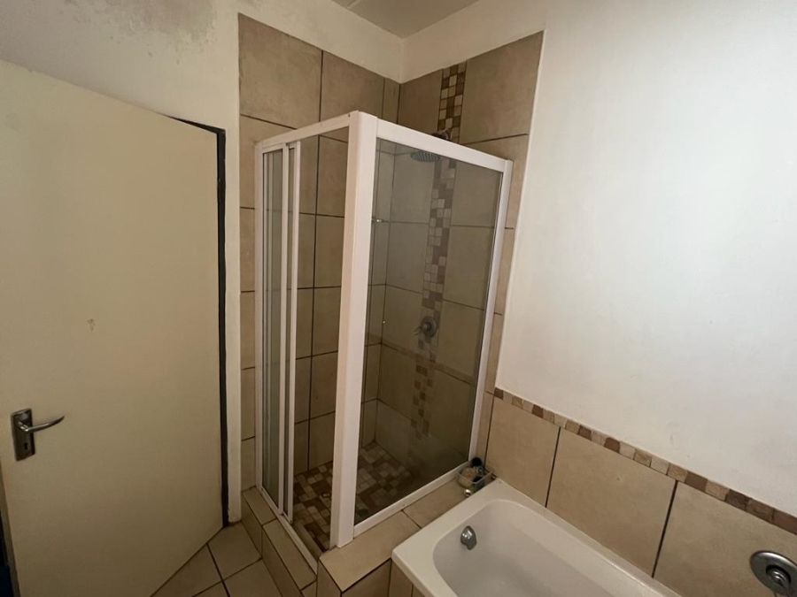 2 Bedroom Property for Sale in Grand Central Gauteng