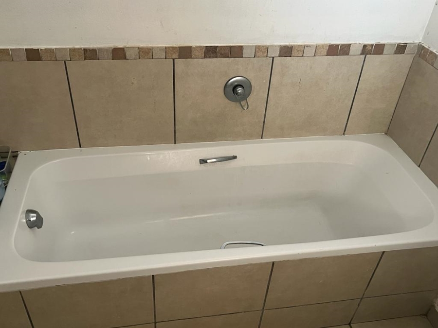 2 Bedroom Property for Sale in Grand Central Gauteng