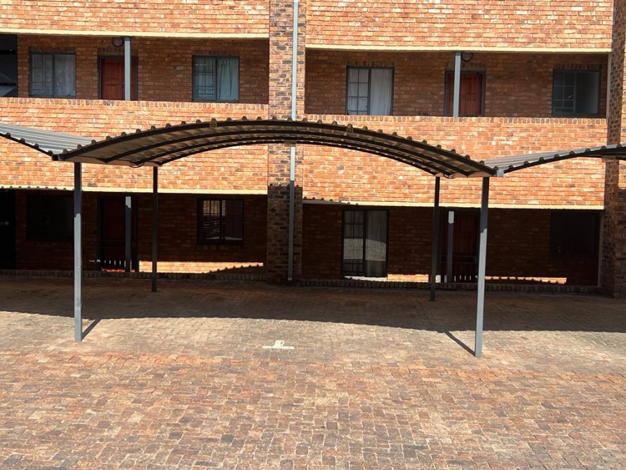 2 Bedroom Property for Sale in Grand Central Gauteng