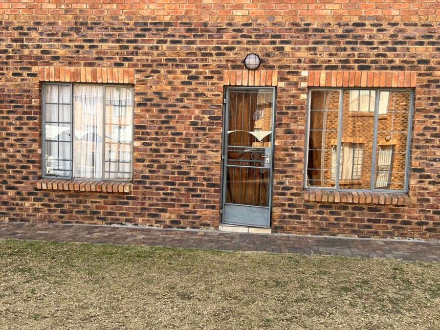 2 Bedroom Property for Sale in Grand Central Gauteng