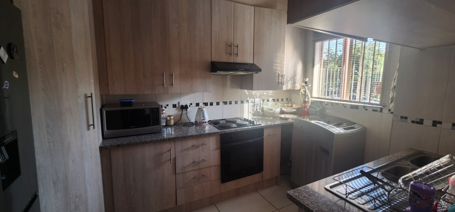 To Let 2 Bedroom Property for Rent in Erasmia Gauteng