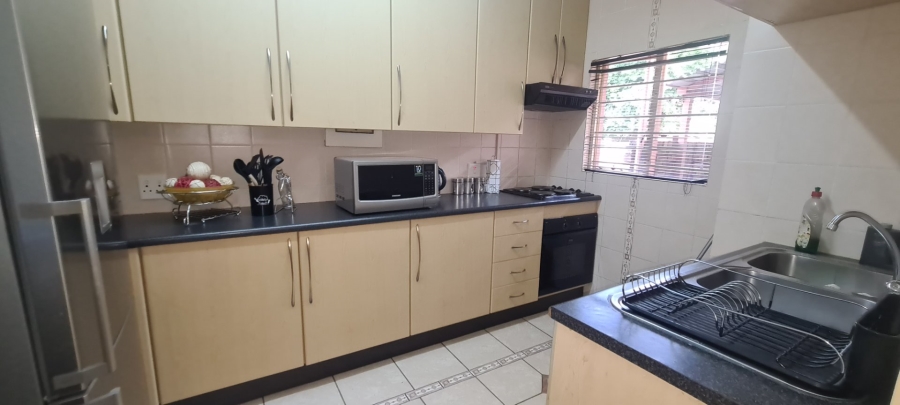 To Let 2 Bedroom Property for Rent in Erasmia Gauteng