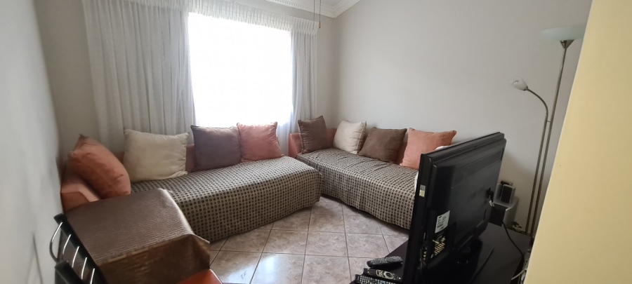 To Let 4 Bedroom Property for Rent in Laudium Gauteng