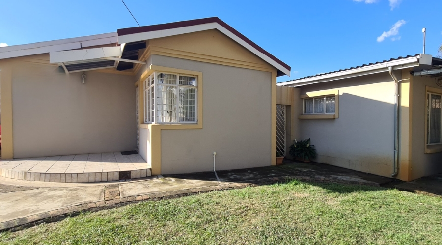 To Let 4 Bedroom Property for Rent in Laudium Gauteng