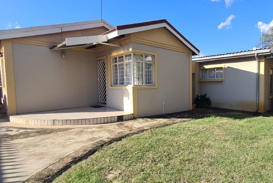 To Let 4 Bedroom Property for Rent in Laudium Gauteng