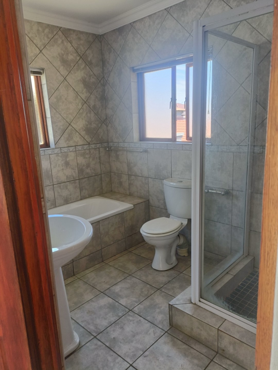 To Let 3 Bedroom Property for Rent in Willowbrook Gauteng