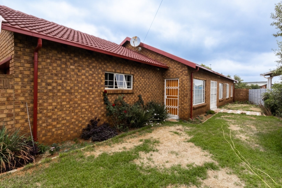 4 Bedroom Property for Sale in Zwartkop Gauteng