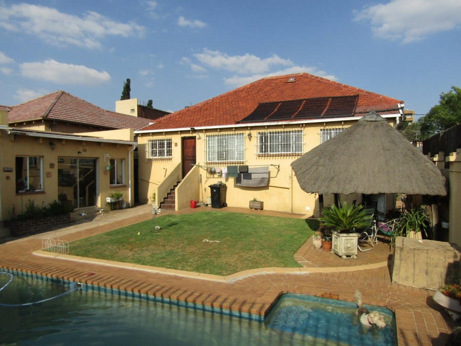 5 Bedroom Property for Sale in Linmeyer Gauteng