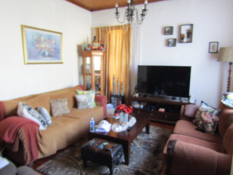 5 Bedroom Property for Sale in Linmeyer Gauteng