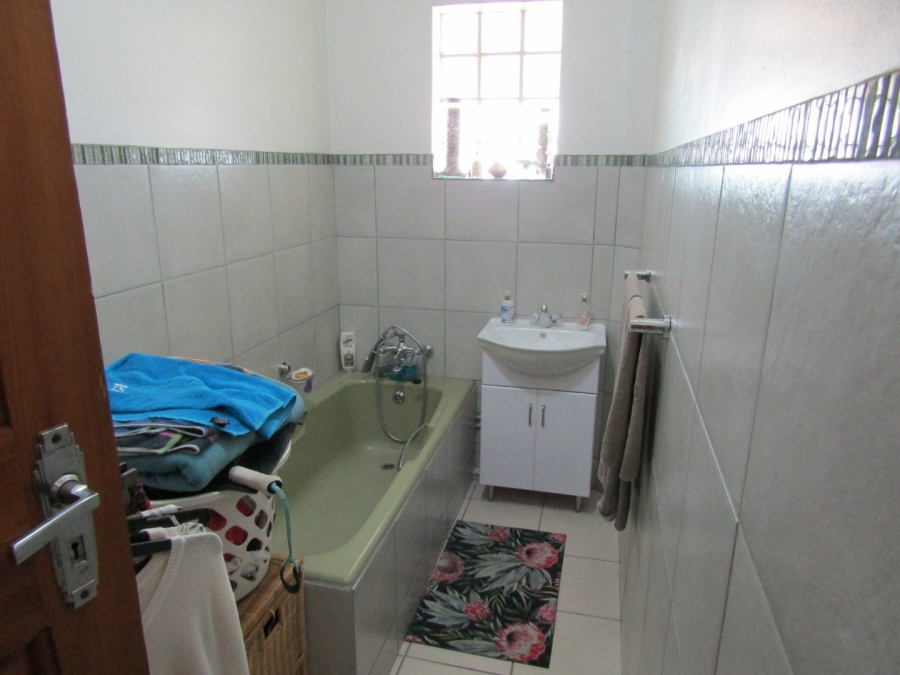 5 Bedroom Property for Sale in Linmeyer Gauteng