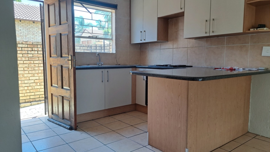 2 Bedroom Property for Sale in Willowbrook Gauteng