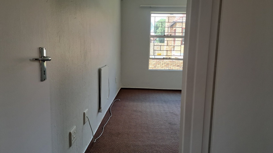 2 Bedroom Property for Sale in Willowbrook Gauteng