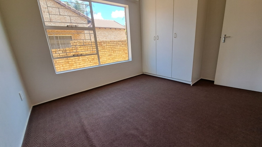 2 Bedroom Property for Sale in Willowbrook Gauteng