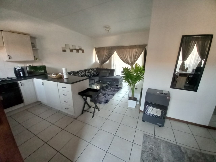 To Let 2 Bedroom Property for Rent in Erand Gardens Gauteng