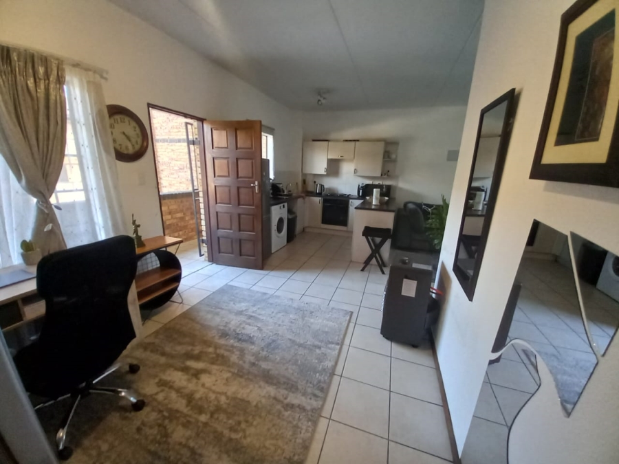 To Let 2 Bedroom Property for Rent in Erand Gardens Gauteng