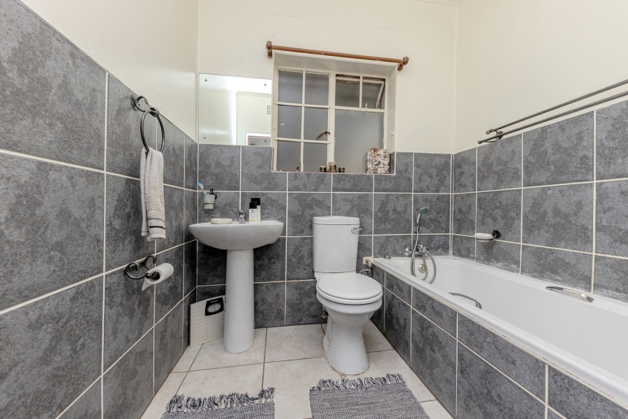 5 Bedroom Property for Sale in Mindalore Gauteng