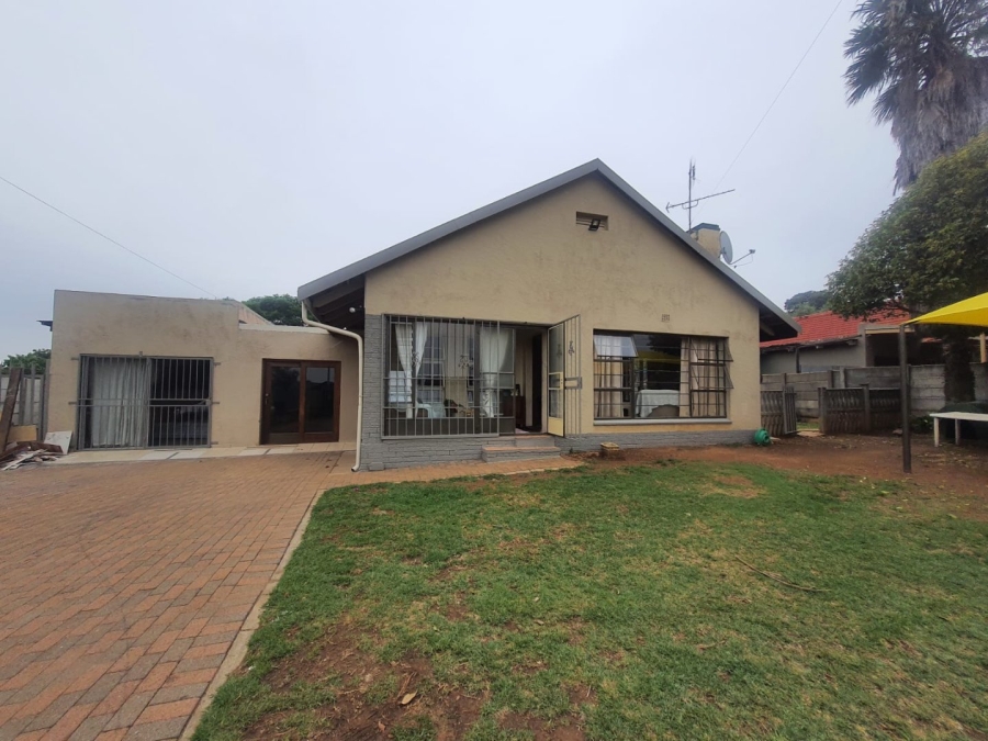 5 Bedroom Property for Sale in Mindalore Gauteng