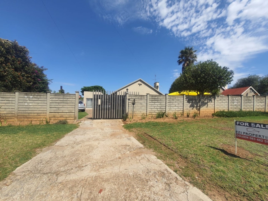 5 Bedroom Property for Sale in Mindalore Gauteng