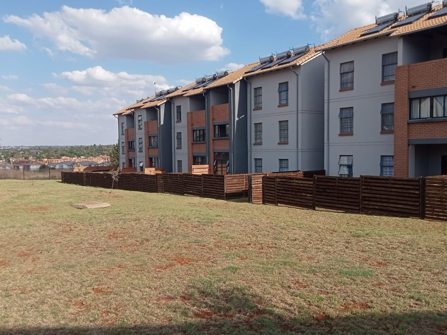 To Let 2 Bedroom Property for Rent in Noordwyk Gauteng