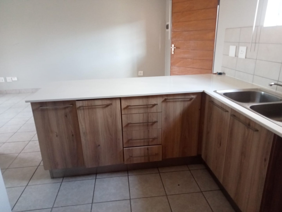 To Let 2 Bedroom Property for Rent in Noordwyk Gauteng