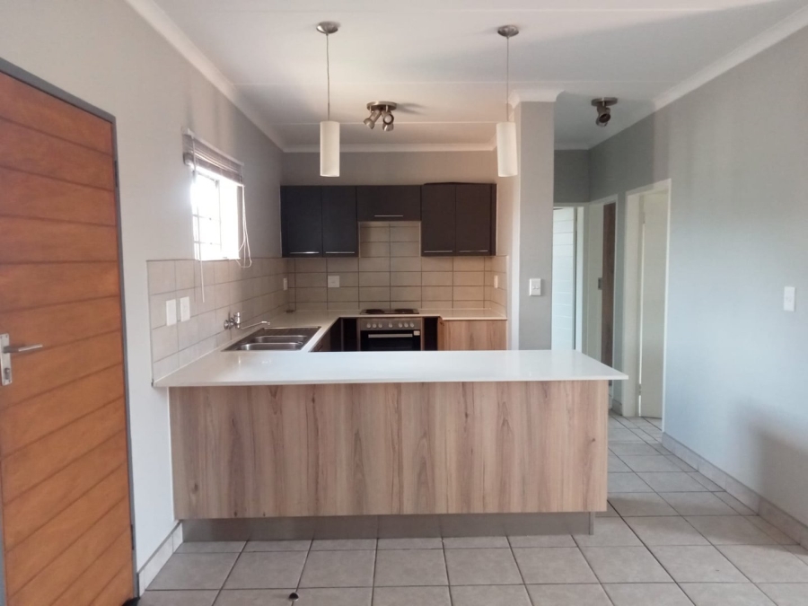 To Let 2 Bedroom Property for Rent in Noordwyk Gauteng