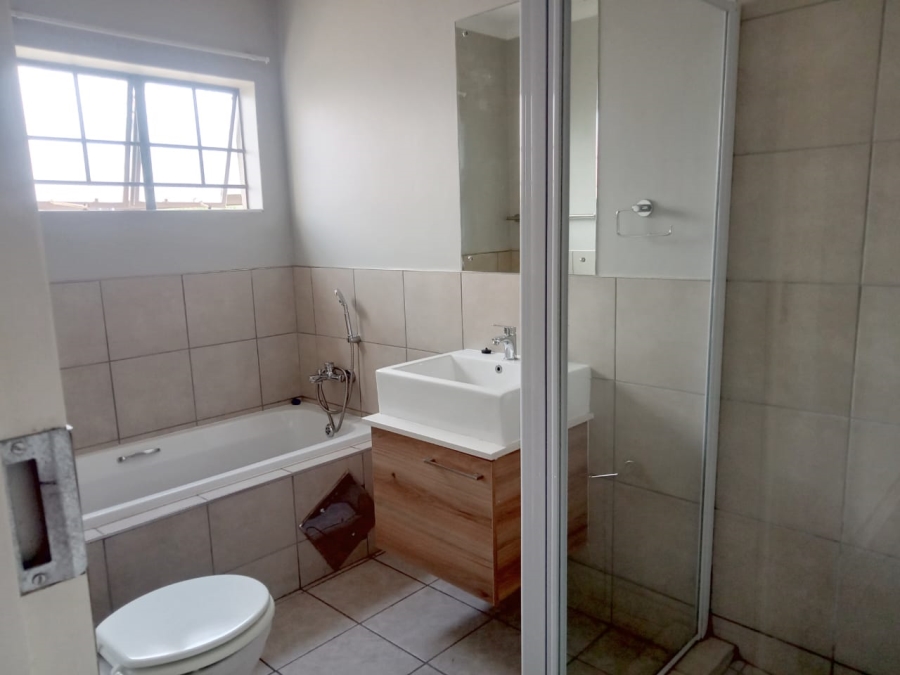 To Let 2 Bedroom Property for Rent in Noordwyk Gauteng