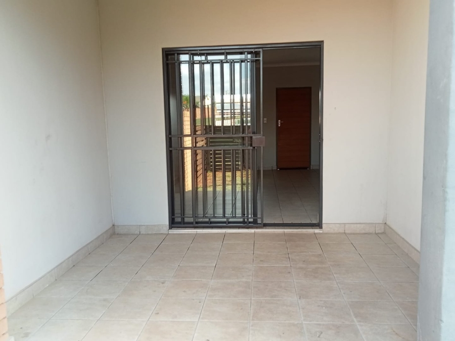 To Let 2 Bedroom Property for Rent in Noordwyk Gauteng