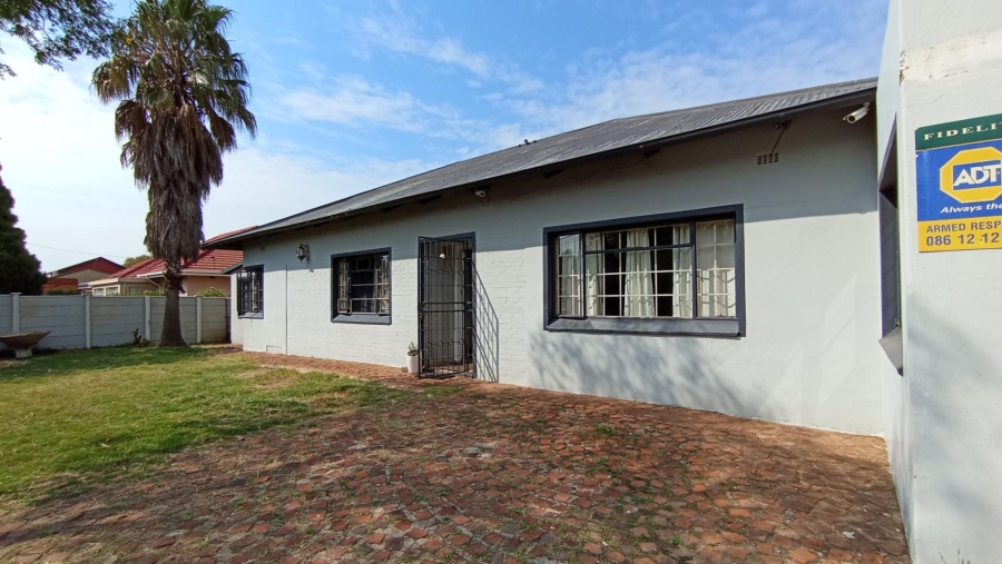 4 Bedroom Property for Sale in Discovery Gauteng