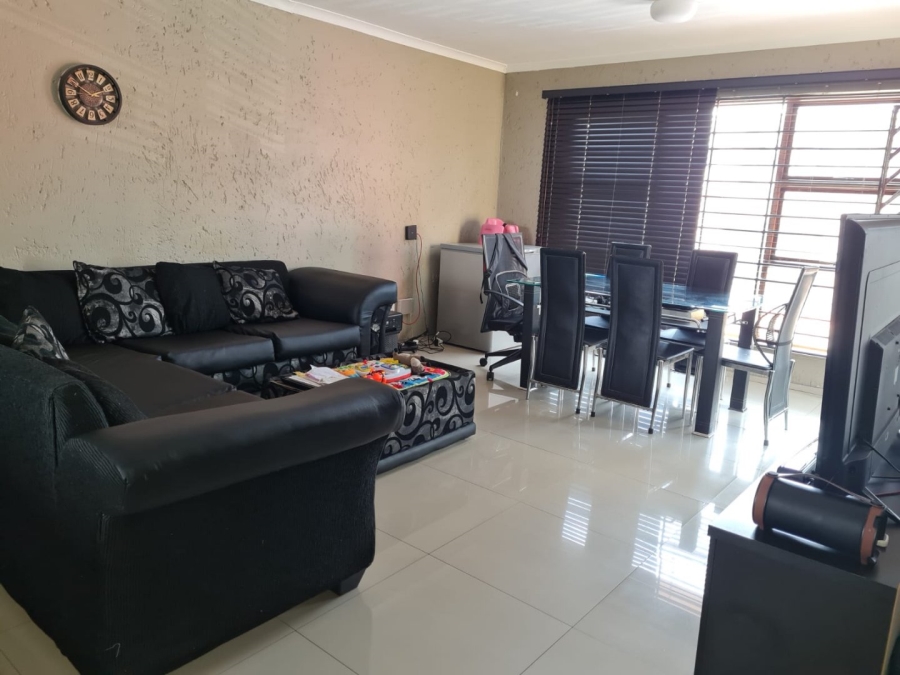 2 Bedroom Property for Sale in Ridgeway Gauteng