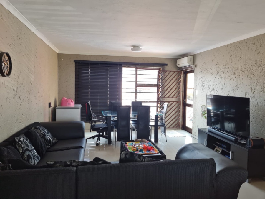 2 Bedroom Property for Sale in Ridgeway Gauteng