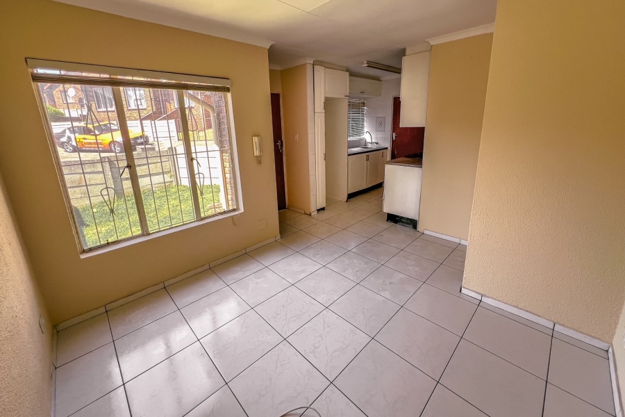 2 Bedroom Property for Sale in Mondeor Gauteng