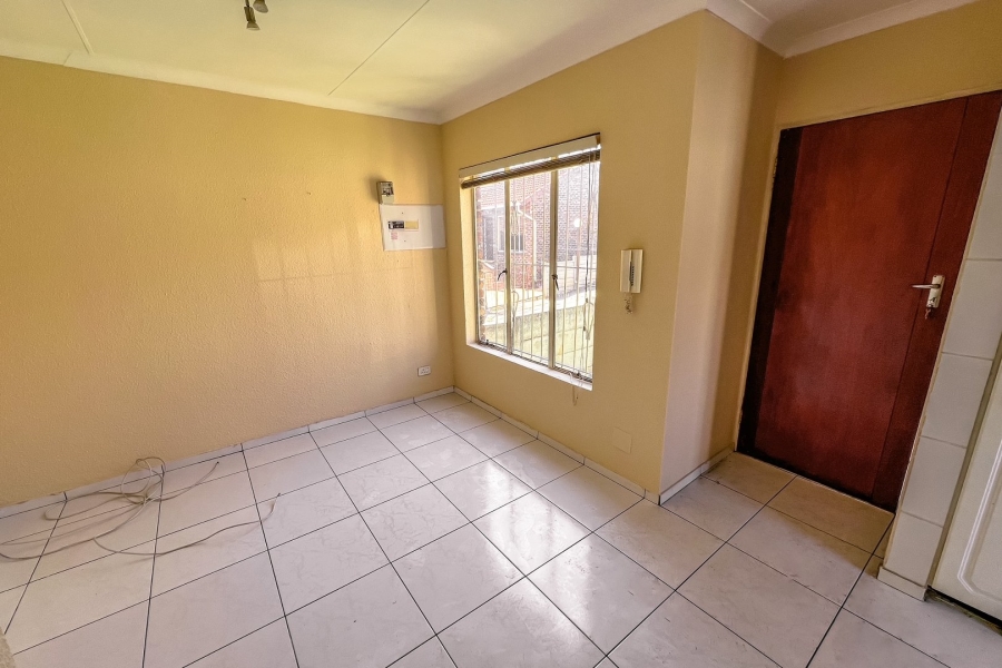 2 Bedroom Property for Sale in Mondeor Gauteng